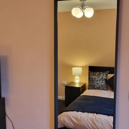 Swindon 6 Deluxe Doubles 2 With En Suite In Large House - No Pets Exterior foto