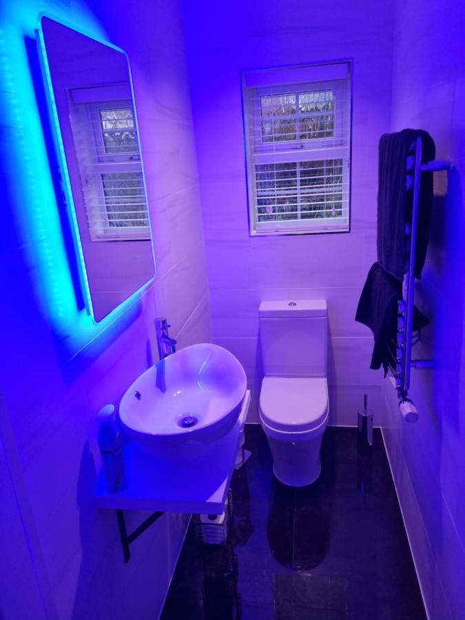 Swindon 6 Deluxe Doubles 2 With En Suite In Large House - No Pets Exterior foto