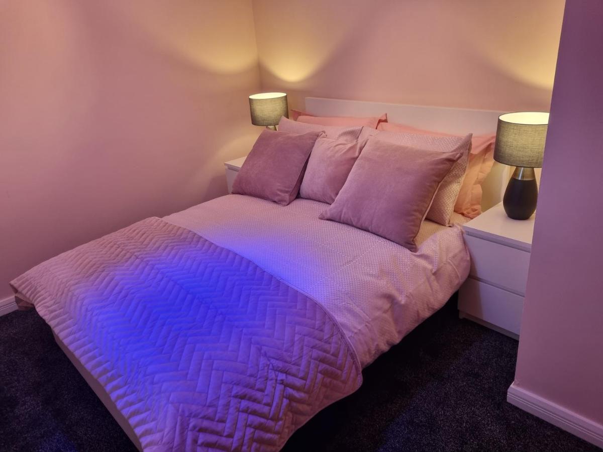 Swindon 6 Deluxe Doubles 2 With En Suite In Large House - No Pets Exterior foto